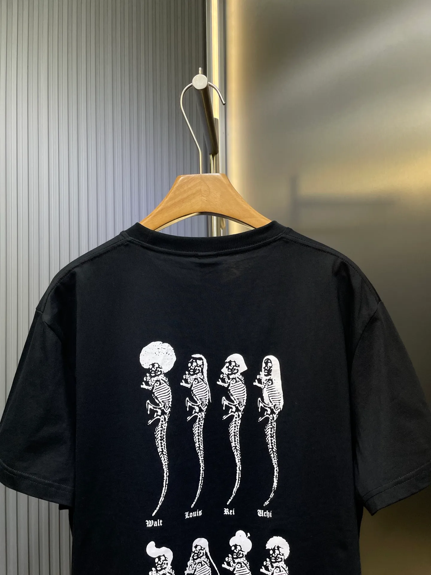 P250 N502 Kl 🌟【Top original order】Chrome Hearts Sanskrit short sleeves printed all over the back. Process description: The fabric is made of 26-woven 200g cotton, and the printing is made of special imported slurry. The overall routing is straight and delicate, the fabric is comfortable and soft, and the color is consistent without color difference. It can be matched with the same style to create a fashionable look and control various occasions. Customized accessories, complete three standards, same style for men and women!  size：s m l
